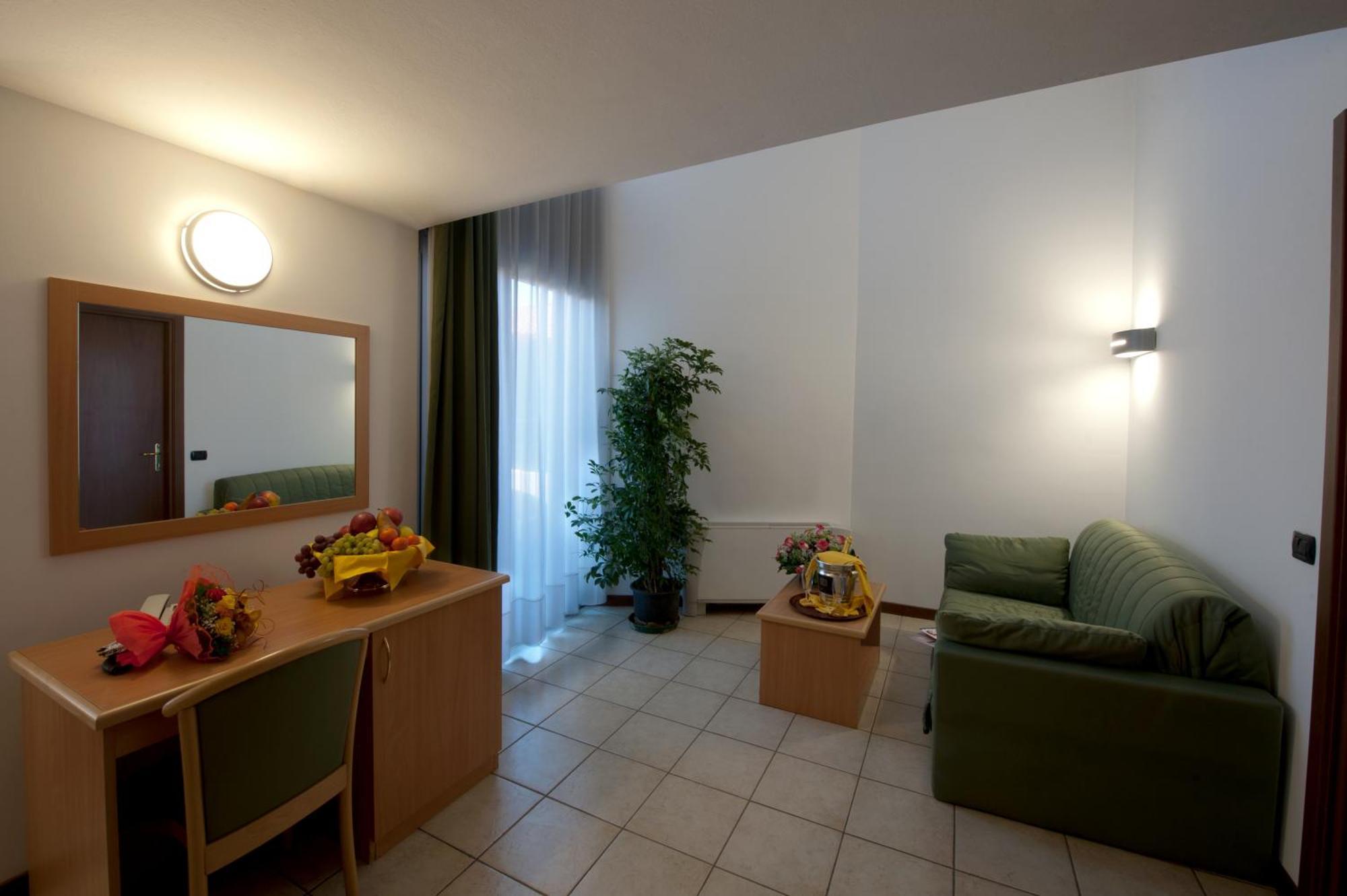 Hotel Roma Cassano Magnago Eksteriør bilde