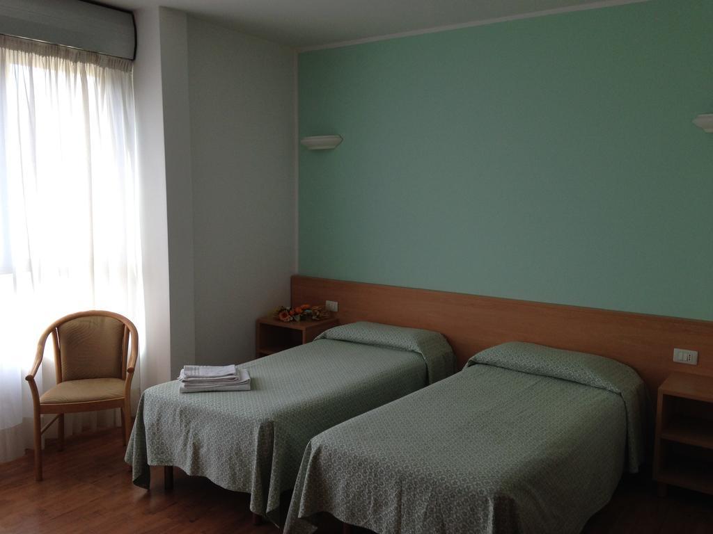 Hotel Roma Cassano Magnago Eksteriør bilde